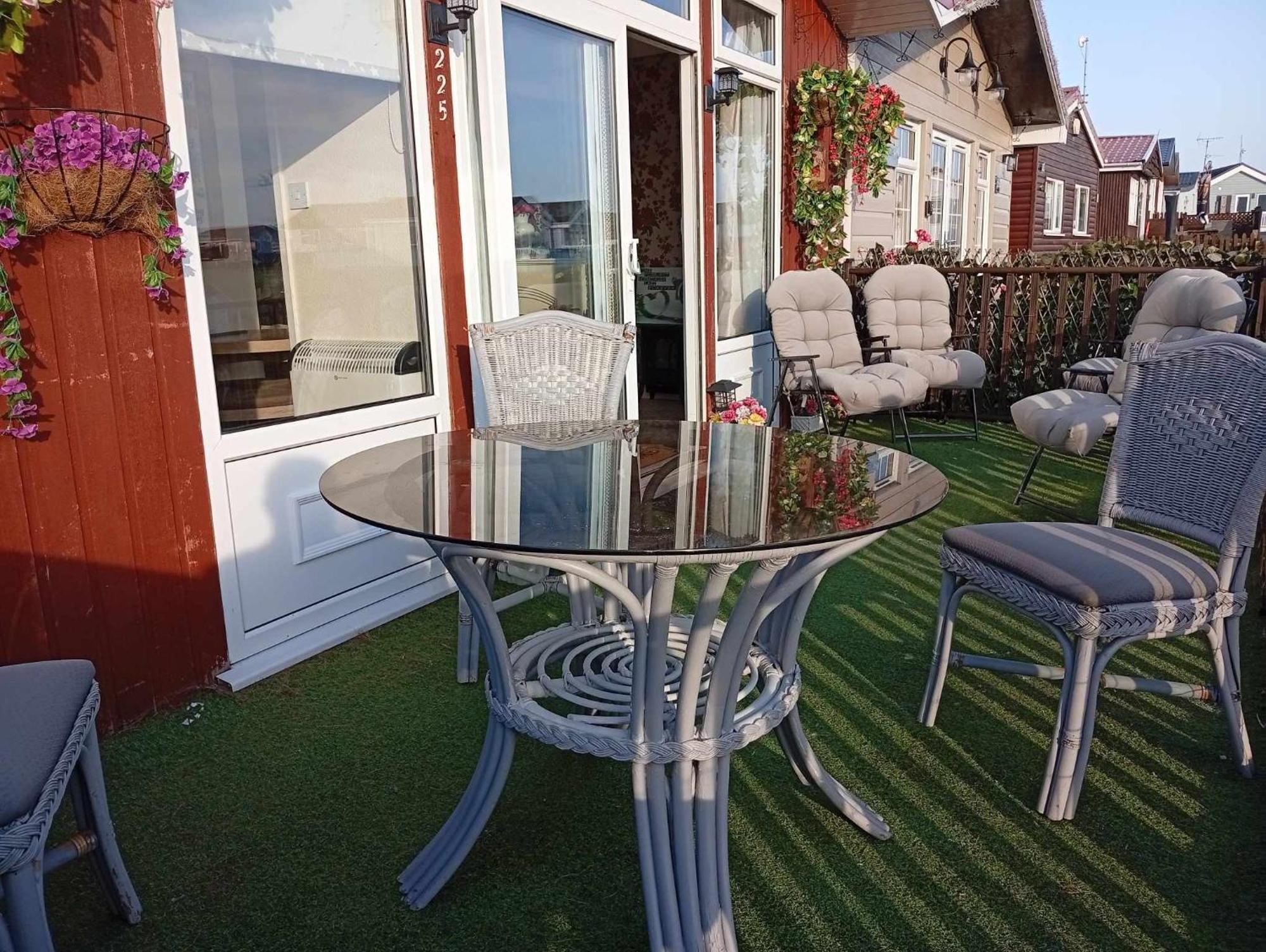 Yeolde Woodern Seashak: Country Views & Pet-friendly Coastal Retreat Holiday home *