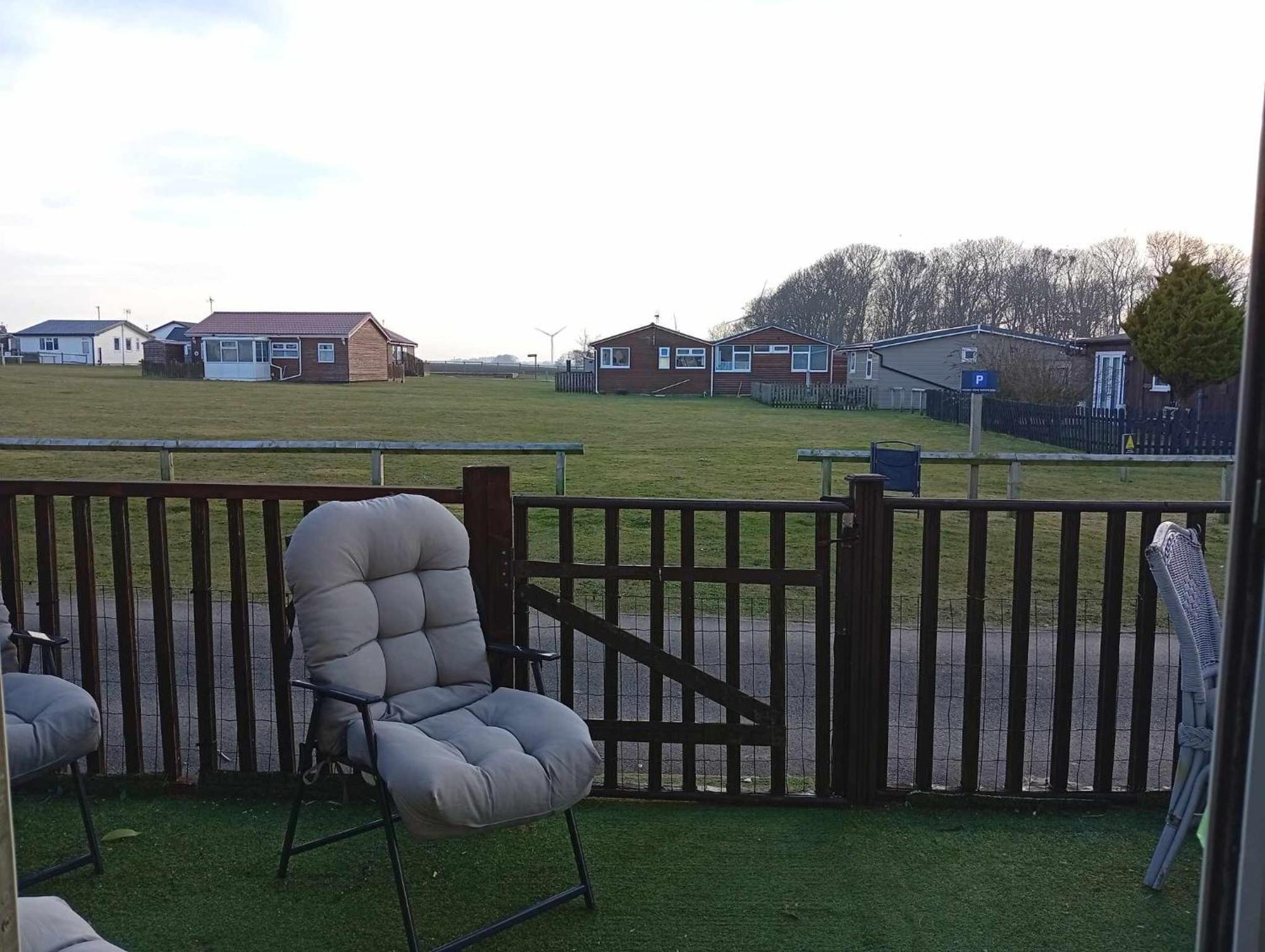 Yeolde Woodern Seashak: Country Views & Pet-friendly Coastal Retreat *