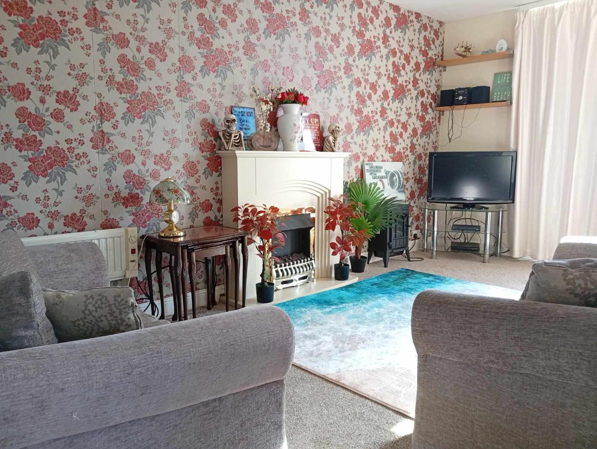 Yeolde Woodern Seashak: Country Views & Pet-friendly Coastal Retreat * Bridlington